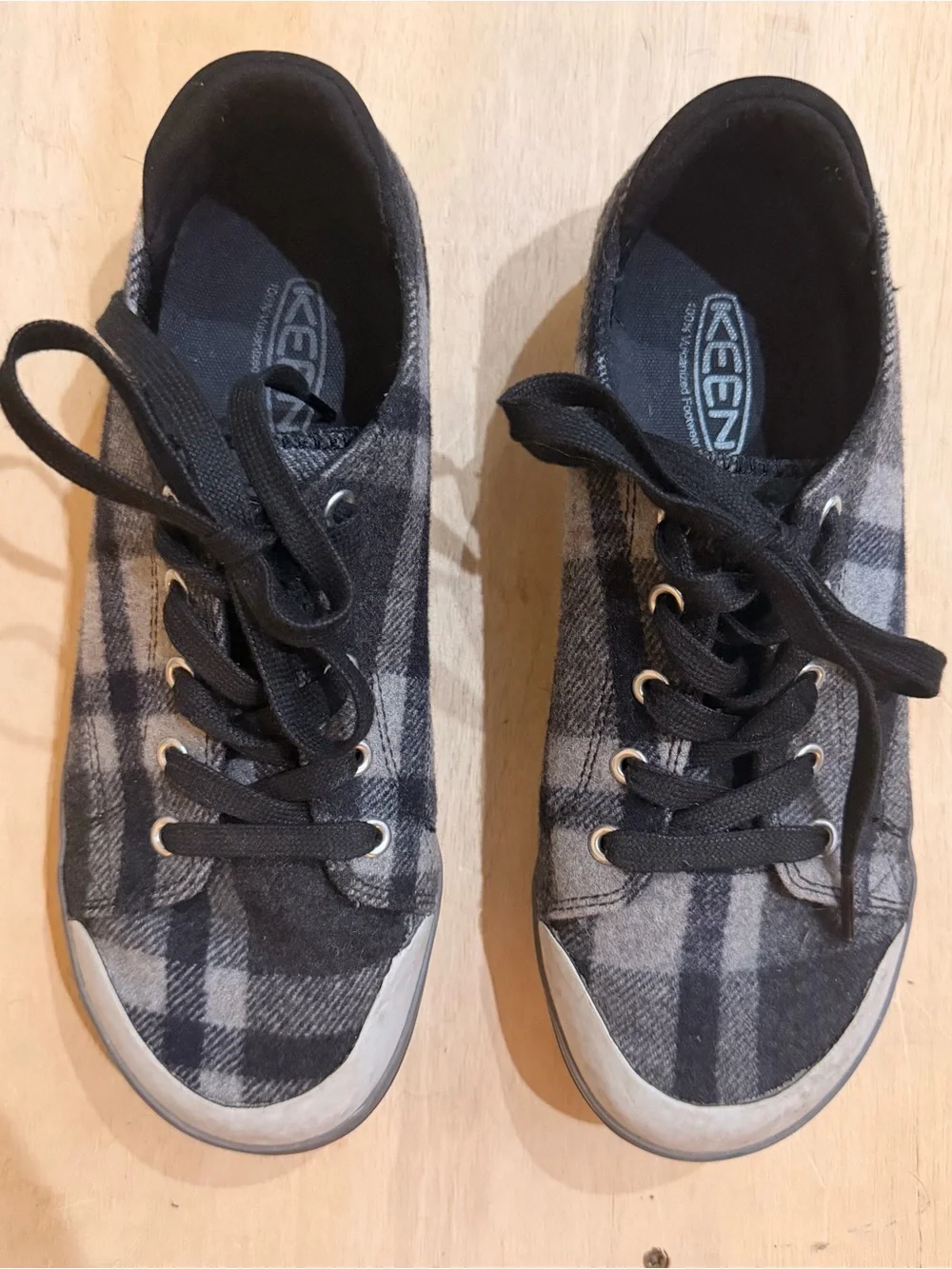 KEEN Elsa III Plaid Wool Sneakers Black Gray Size 9